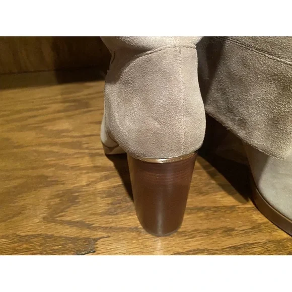 Michael Kors Elegant Beige Knee-High Women's Boots - Picture 16 of 16